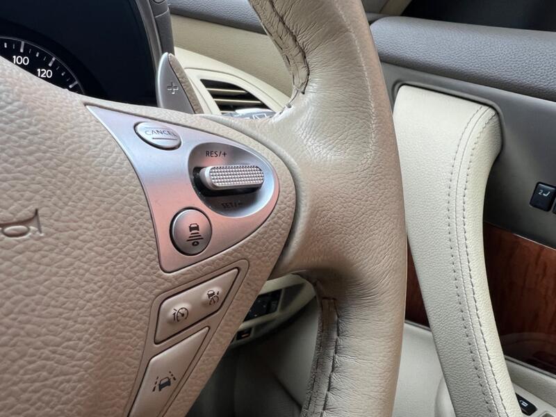 INFINITI QX70