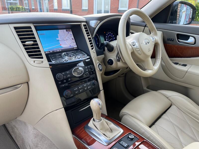 INFINITI QX70