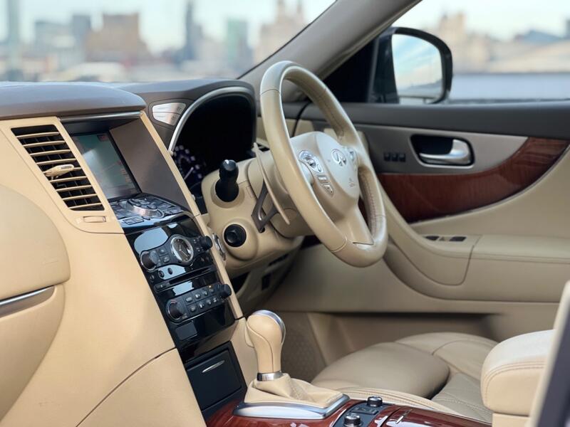 INFINITI QX70