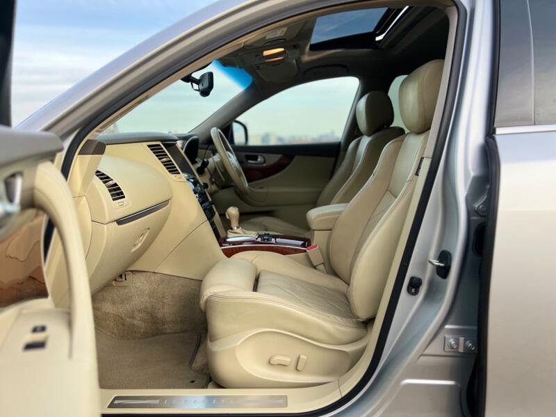 INFINITI QX70