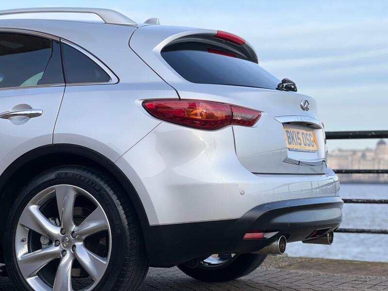 INFINITI QX70