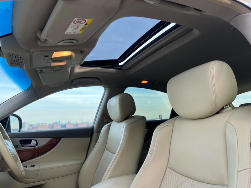 INFINITI QX70
