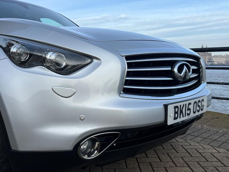 INFINITI QX70