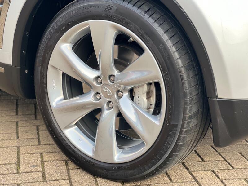 INFINITI QX70