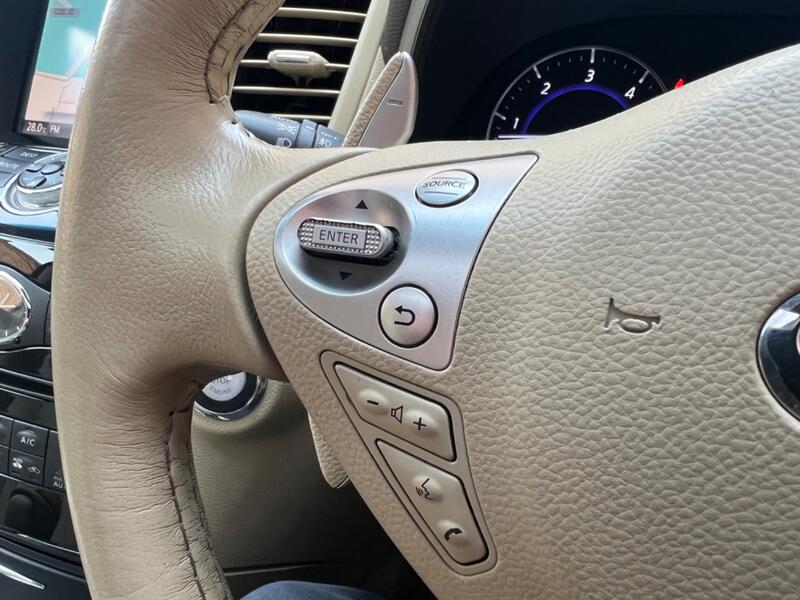 INFINITI QX70