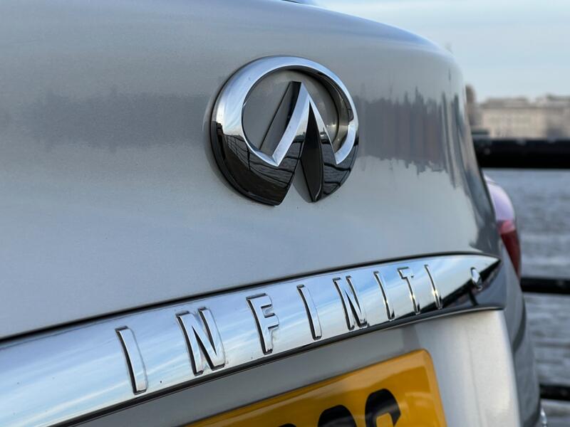 INFINITI QX70
