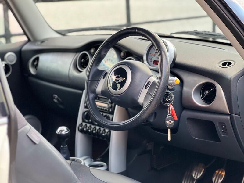 MINI HATCH