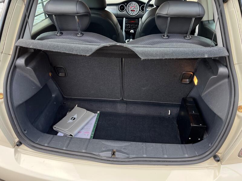 MINI HATCH