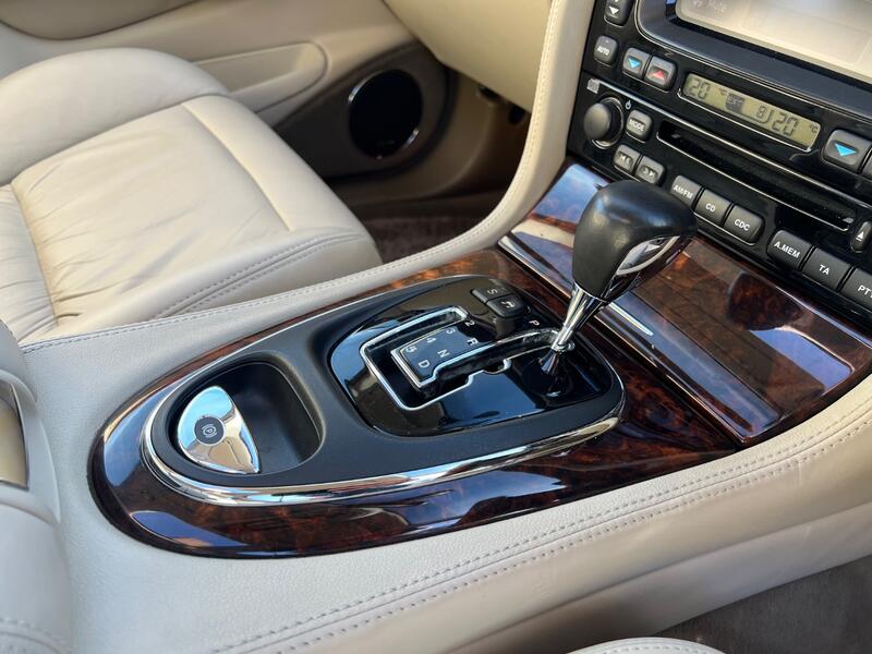 JAGUAR XJ
