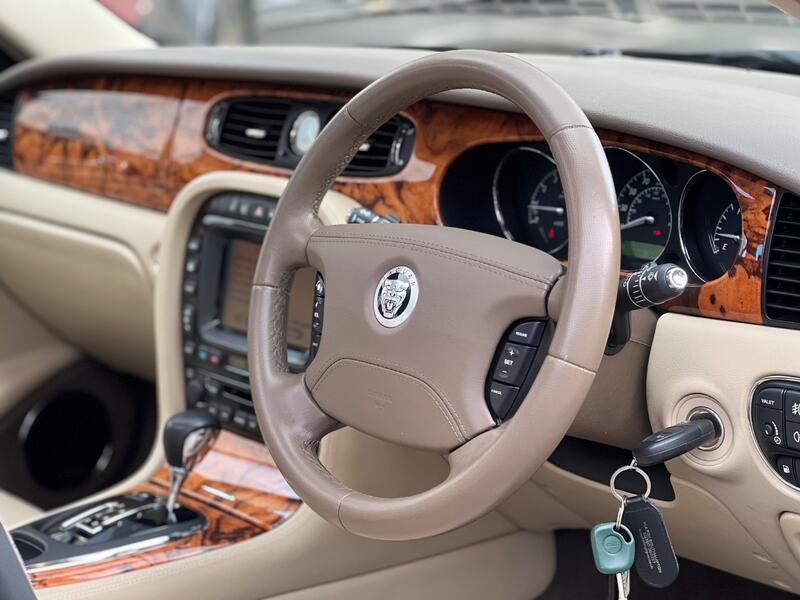 JAGUAR XJ