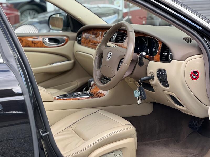 JAGUAR XJ