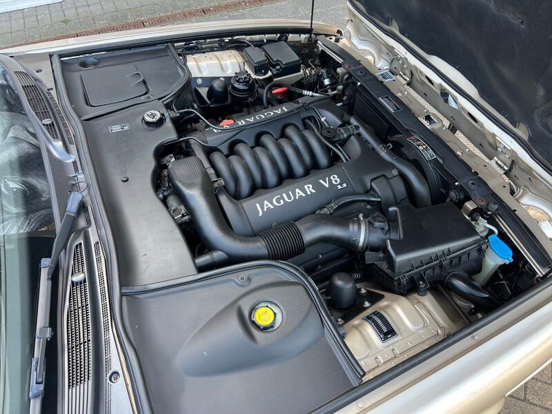 JAGUAR XJ