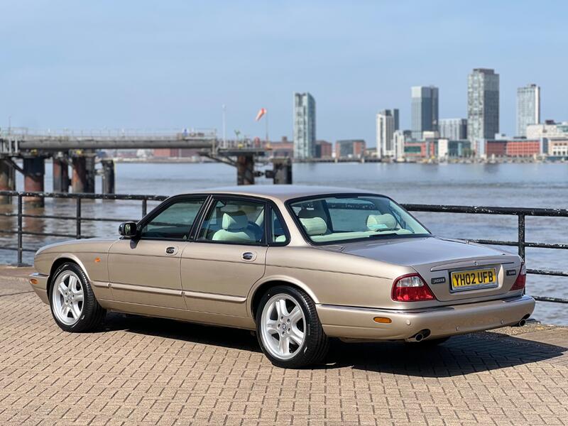 JAGUAR XJ