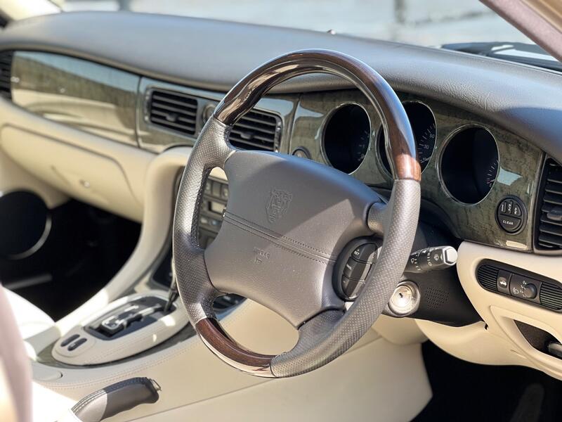 JAGUAR XJ