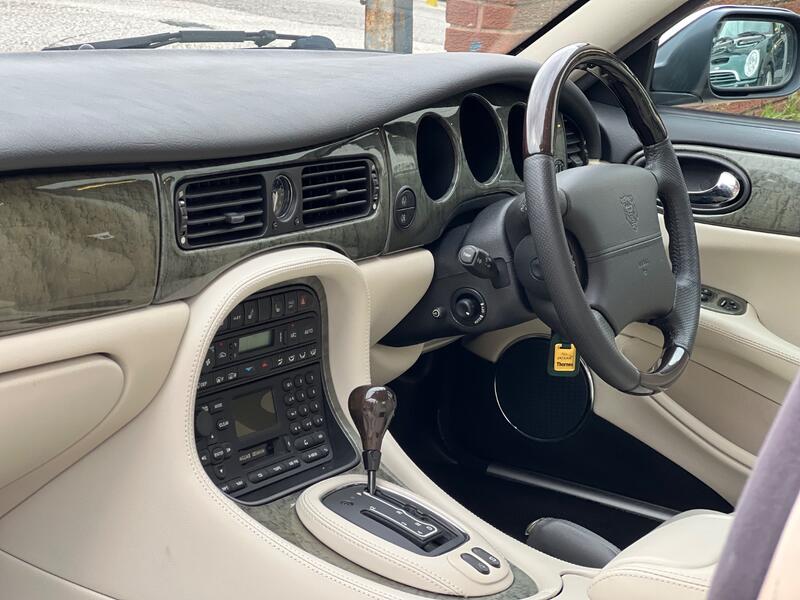 JAGUAR XJ