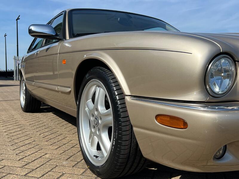 JAGUAR XJ