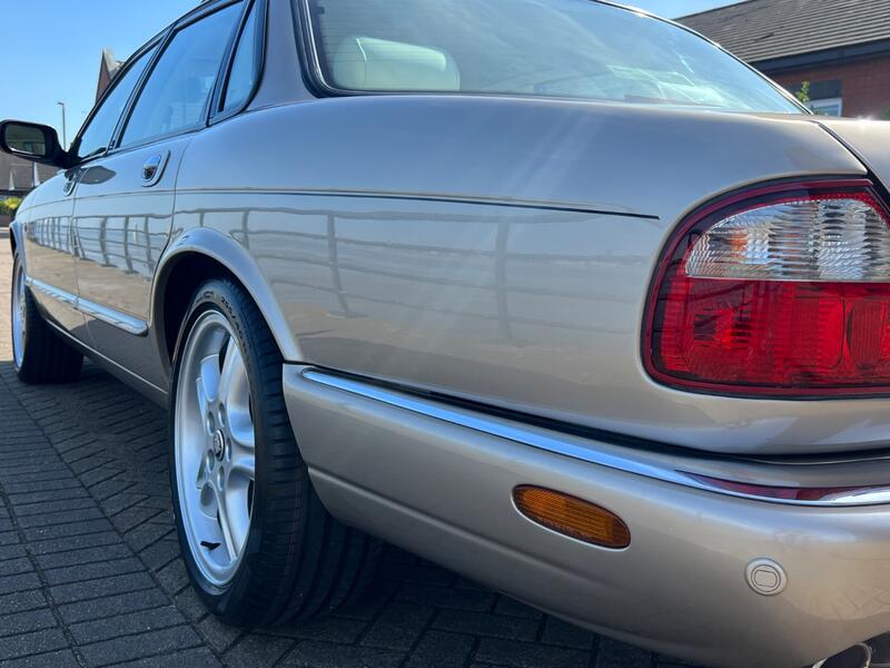 JAGUAR XJ