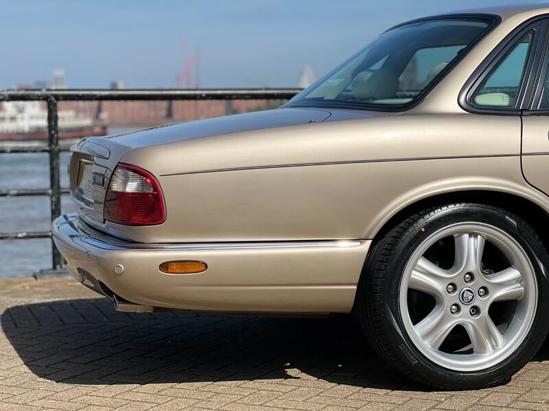 JAGUAR XJ