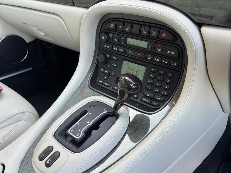 JAGUAR XJ