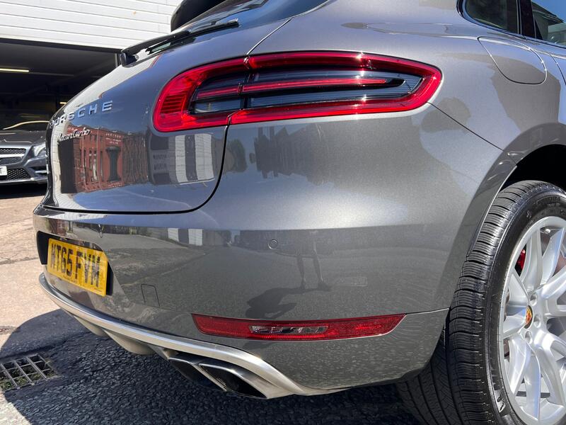 PORSCHE MACAN