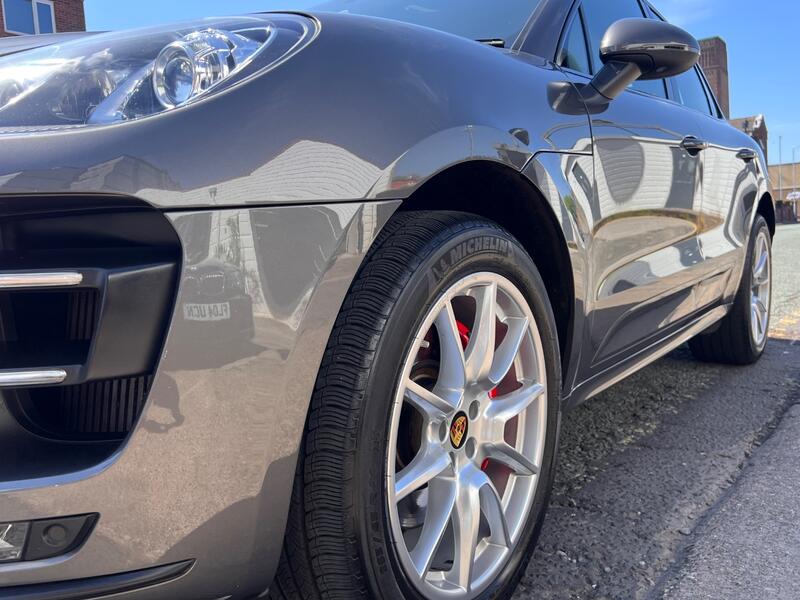 PORSCHE MACAN
