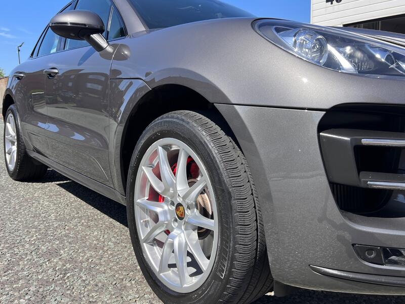PORSCHE MACAN