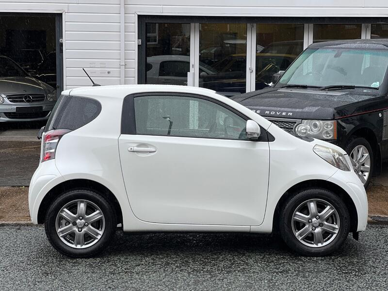 TOYOTA IQ