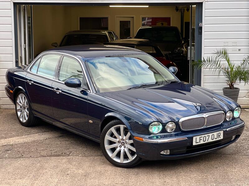 View JAGUAR XJ8 4.2 V8 Sovereign