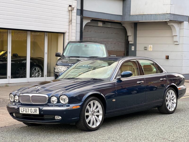 View JAGUAR XJ8 4.2 V8 Sovereign