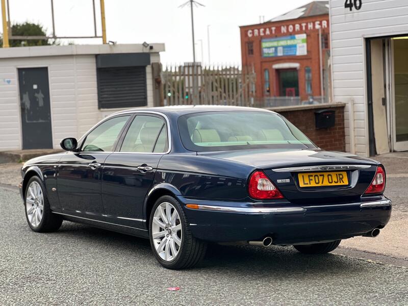 View JAGUAR XJ8 4.2 V8 Sovereign