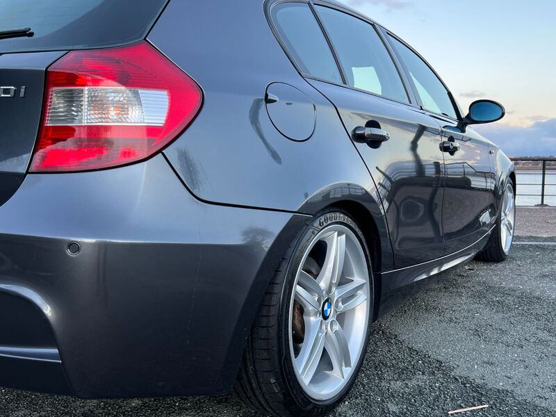 BMW 1 SERIES