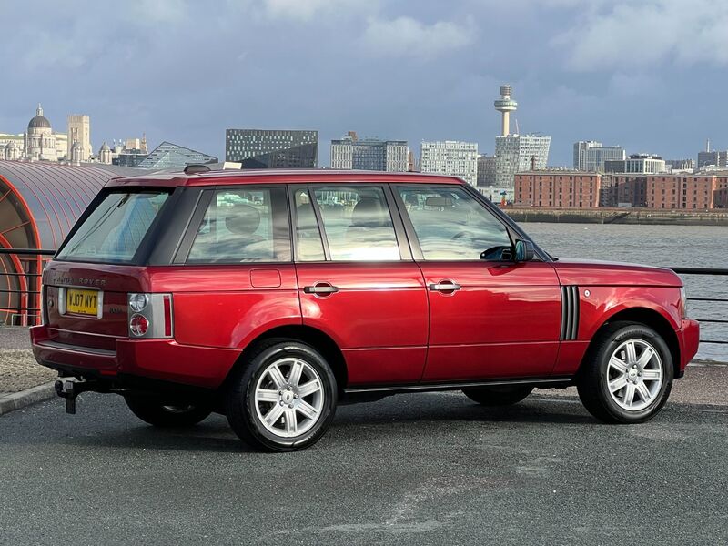 View LAND ROVER RANGE ROVER V8 VOGUE