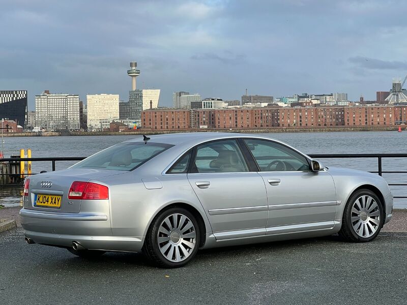 AUDI A8