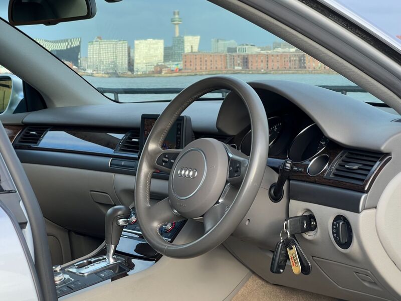 AUDI A8