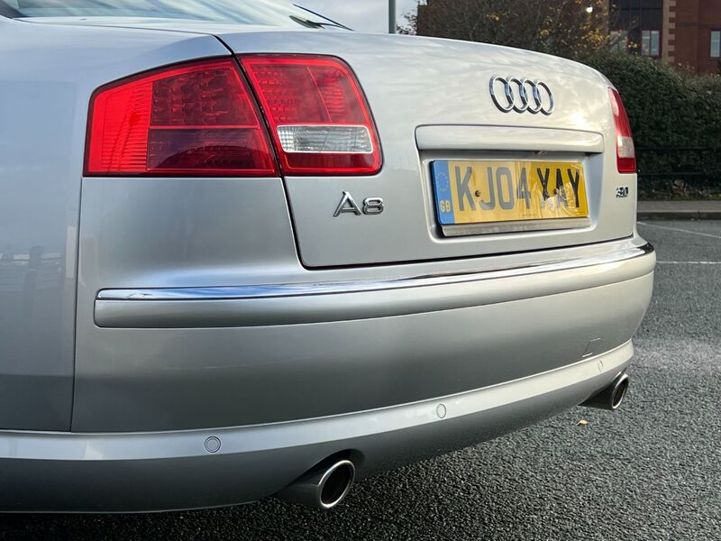 AUDI A8