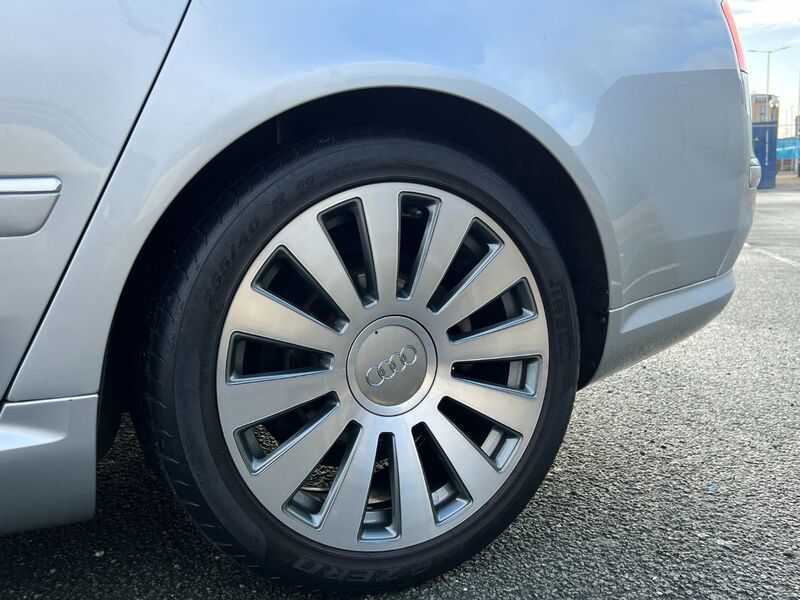 AUDI A8