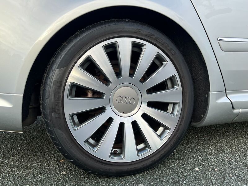 AUDI A8