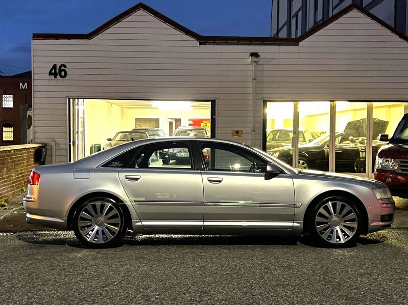 AUDI A8