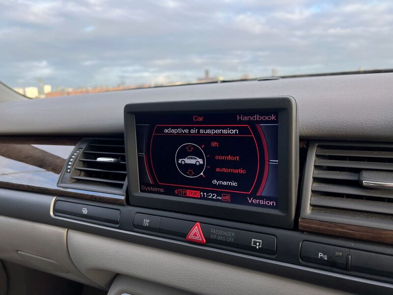 AUDI A8
