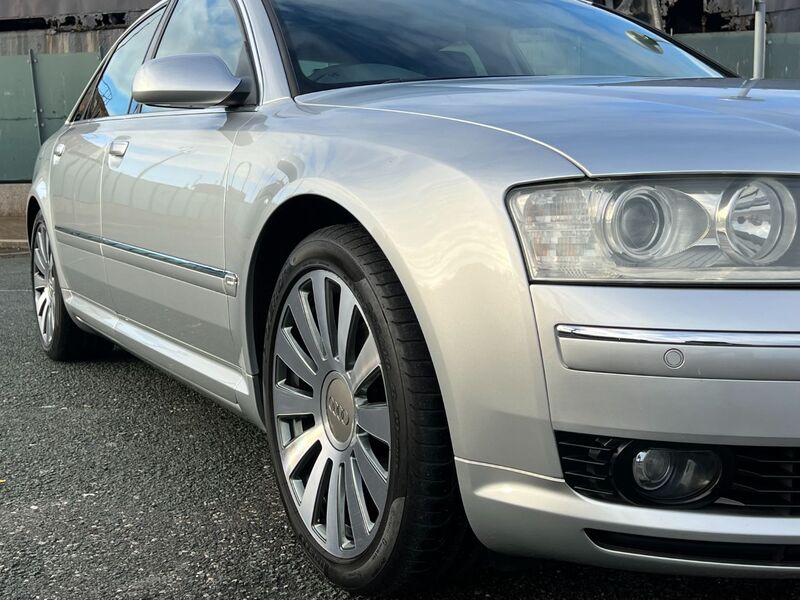 AUDI A8