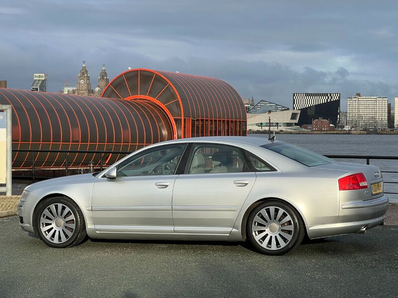 AUDI A8