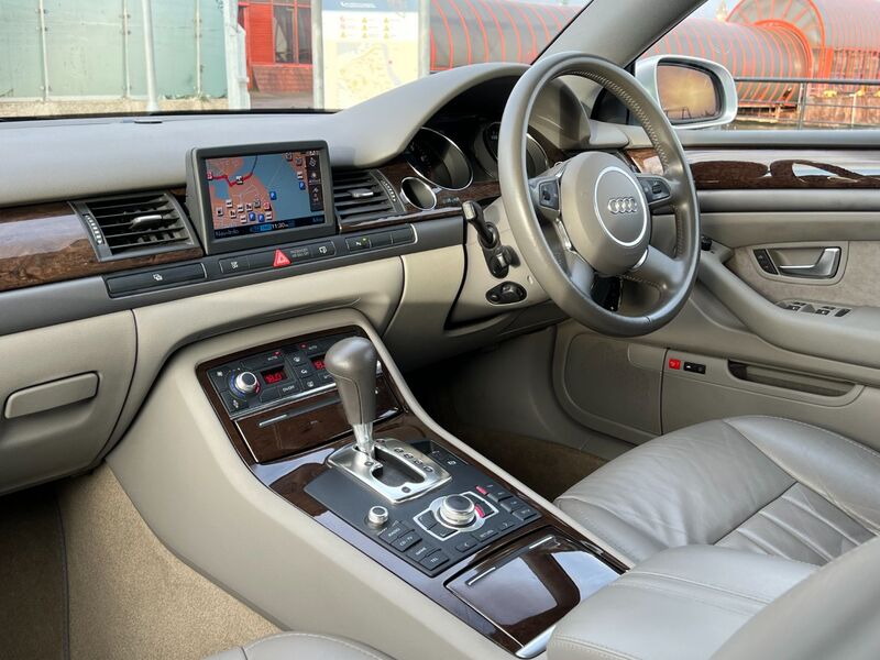 AUDI A8