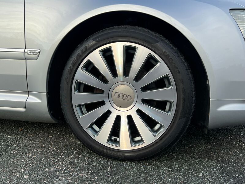 AUDI A8