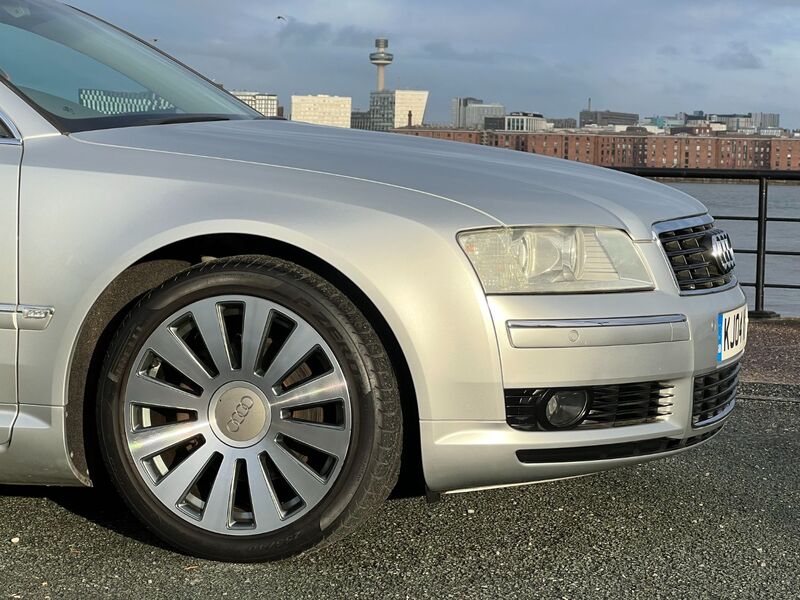 AUDI A8