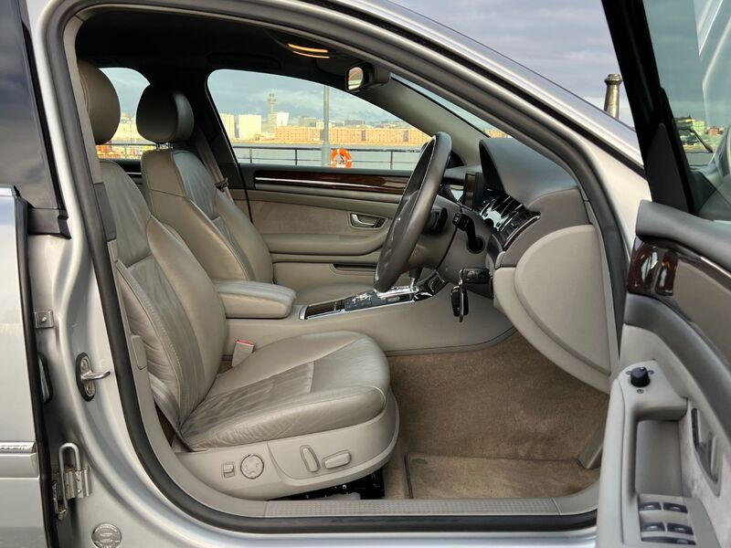 AUDI A8