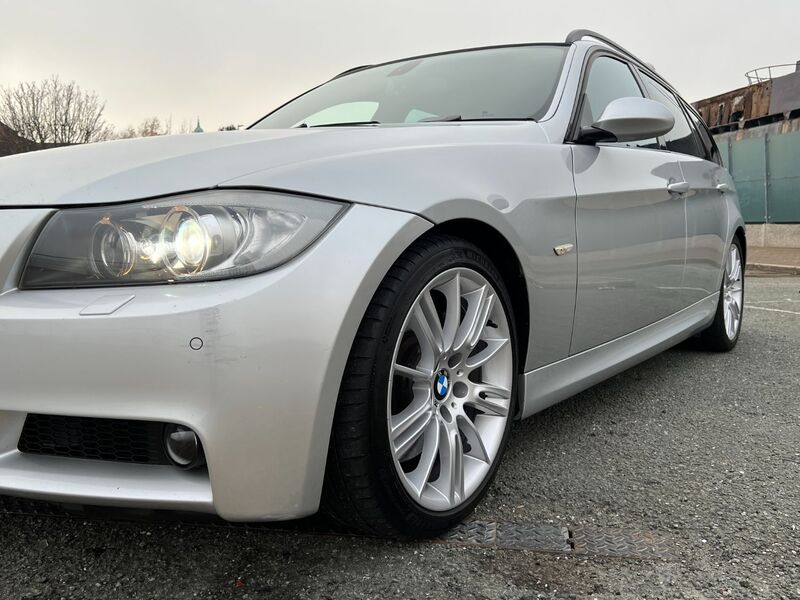 BMW 3 SERIES