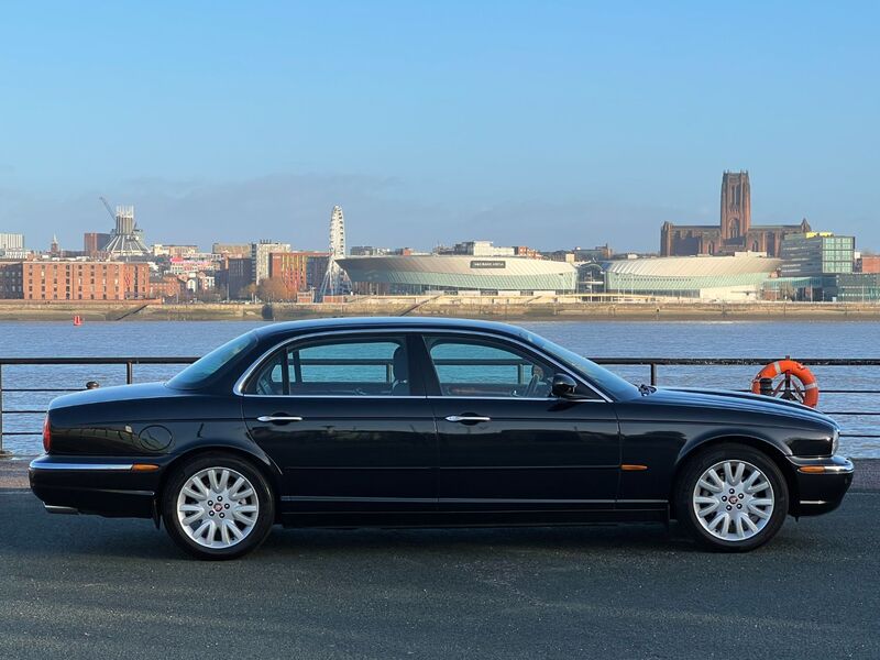 View JAGUAR XJ 4.2 V8 SOVEREIGN LWB