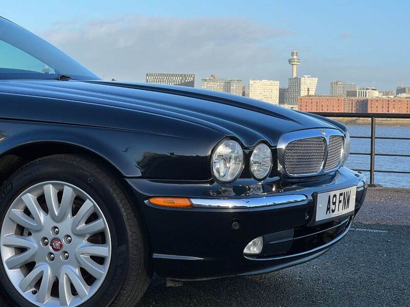 View JAGUAR XJ 4.2 V8 SOVEREIGN LWB