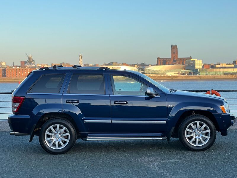 View JEEP GRAND CHEROKEE 5.7 V8 HEMI OVERLAND