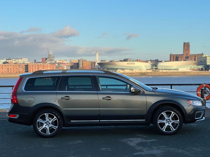 View VOLVO XC70 D5 SE LUX AWD